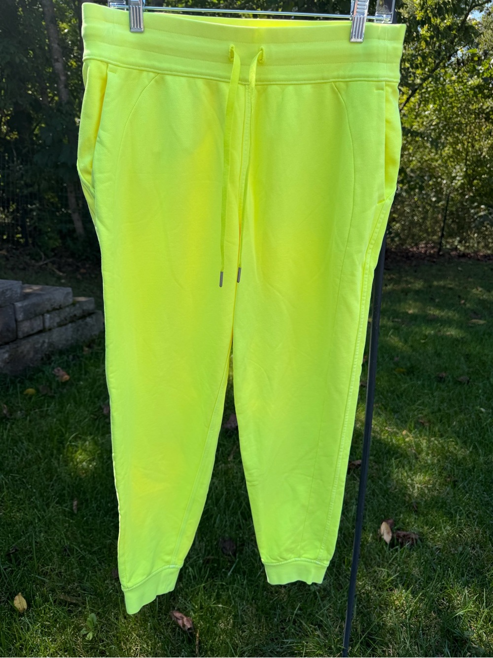 Lululemon Scuba HR High-Rise French Terry Jogger's Sweat-Pants Neon Yellow 10